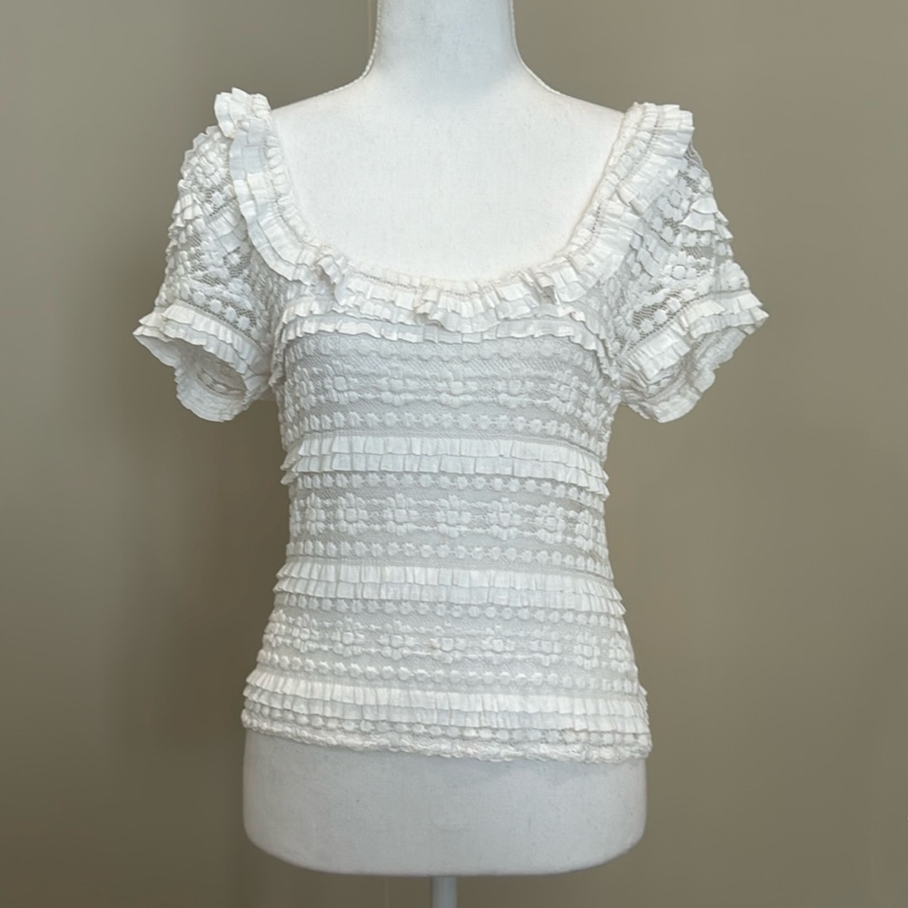 Stretchy White Lace short-sleeved Top with Wide U-neck in Front and Back